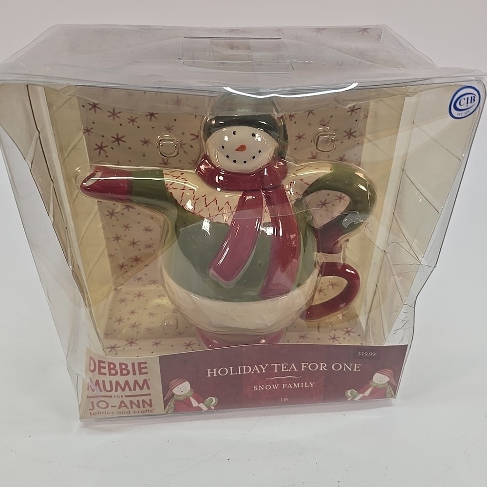 Debbie Mumm Holiday Tea‎ For One Snow Family Covered Tea Pot and Cup